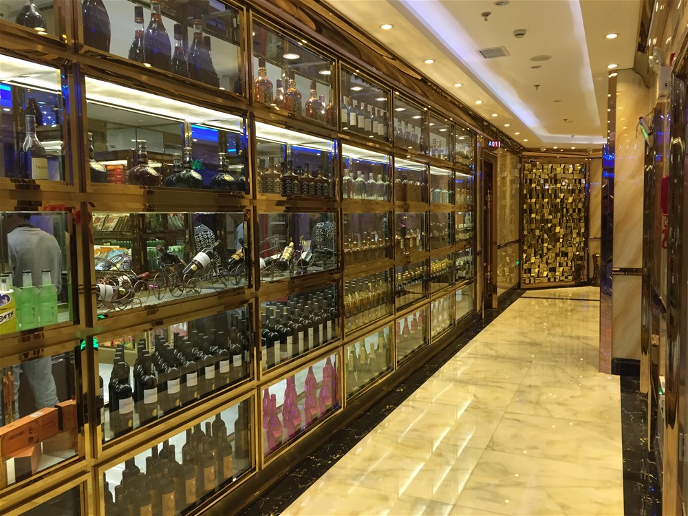 昆明喜臨門量販式KTV工程全部采用好色先生入口陶瓷磚微晶石產品鋪貼