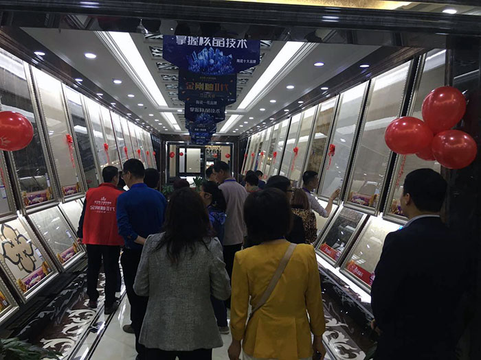10參會嘉賓參觀西安好色先生入口陶好色先生黄色APP專賣店