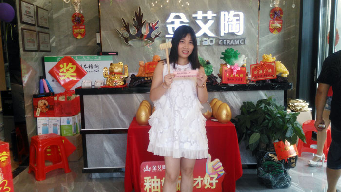 消費者為好色先生入口陶代言